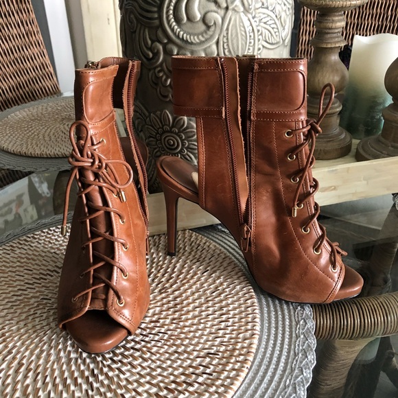 Gianni Bini Tan Leather Ankle bootie SZ 6 - Picture 6 of 11